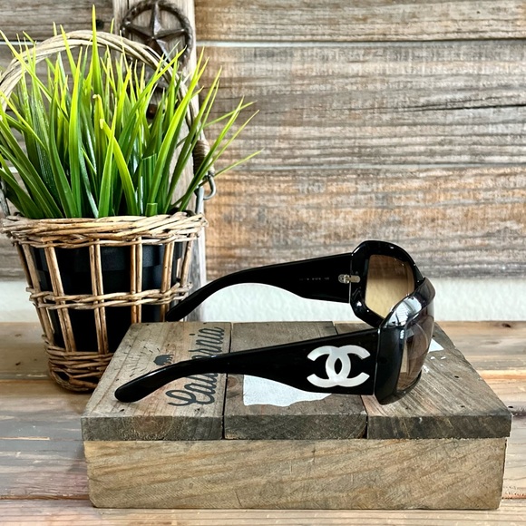 Chanel Mother Of Pearl Vintage Sunglasses - Picture 2 of 15